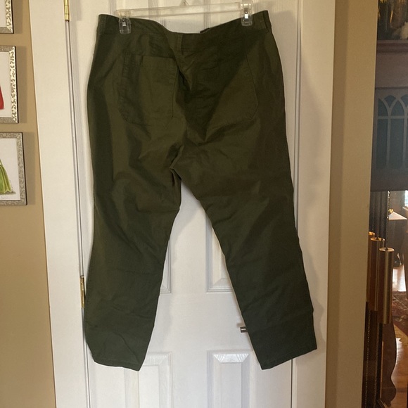 Brand new pair of old navy pants! - Picture 2 of 2